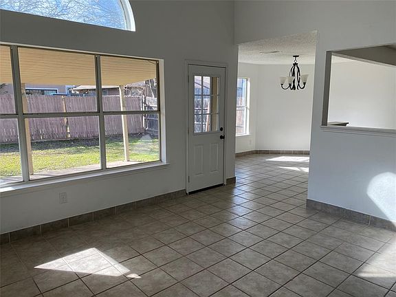 3rd image of 5113 Wyndham Ct