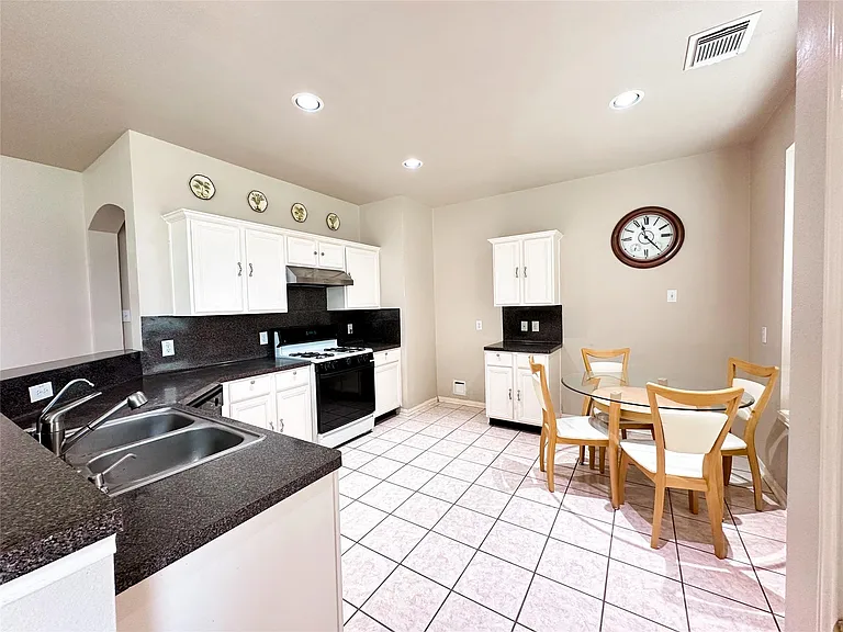 11815 Champions Grove Ln — Photo 5