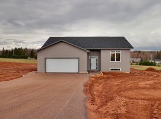 7 E Bay Dr, Cornwall, PE C0A1H4