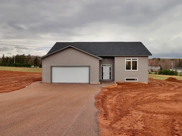 7 E Bay Dr, Cornwall, PE C0A 1H4