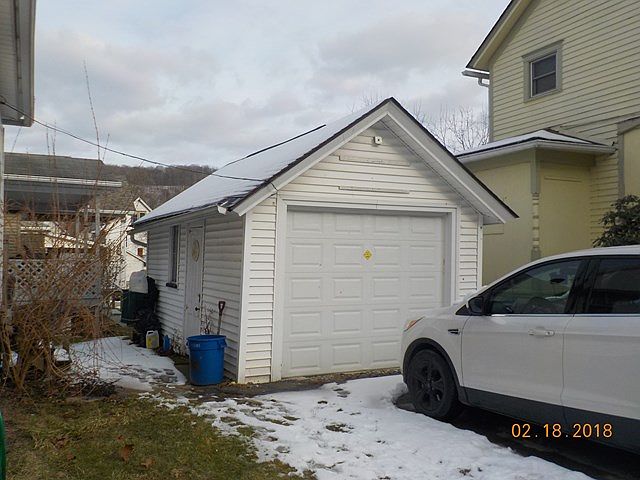 2nd image of 423 6th St
