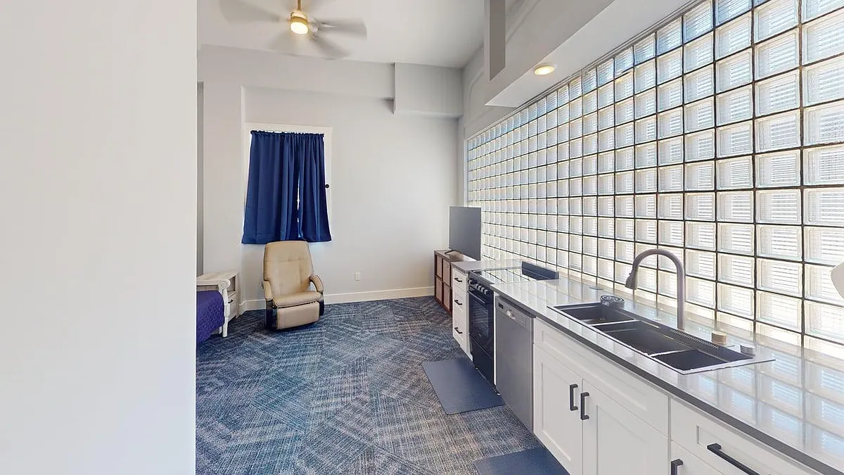 Building Photo - 2845 Marine Dr #1