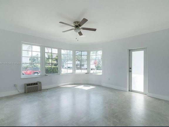 5th image of 600 12th St APT 12