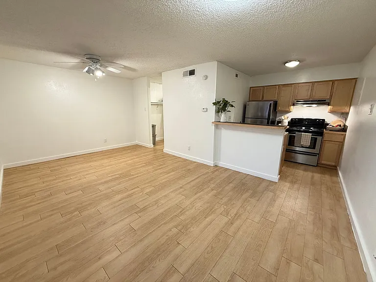 24 Flats Apartments — Photo 11