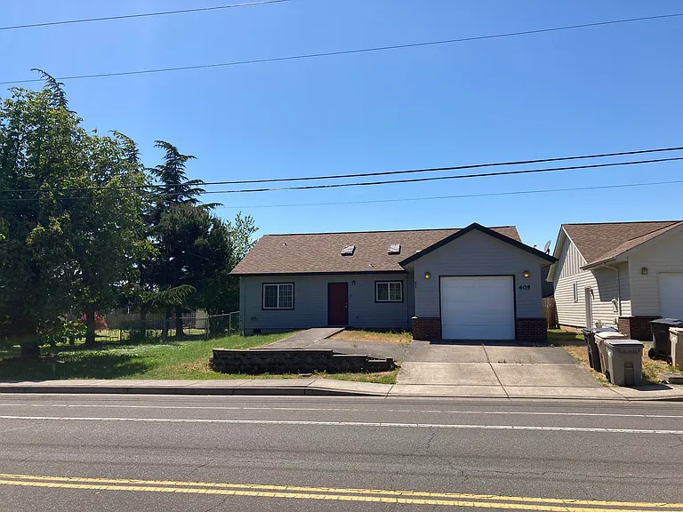 405 SE Fir Villa Rd — Photo 1