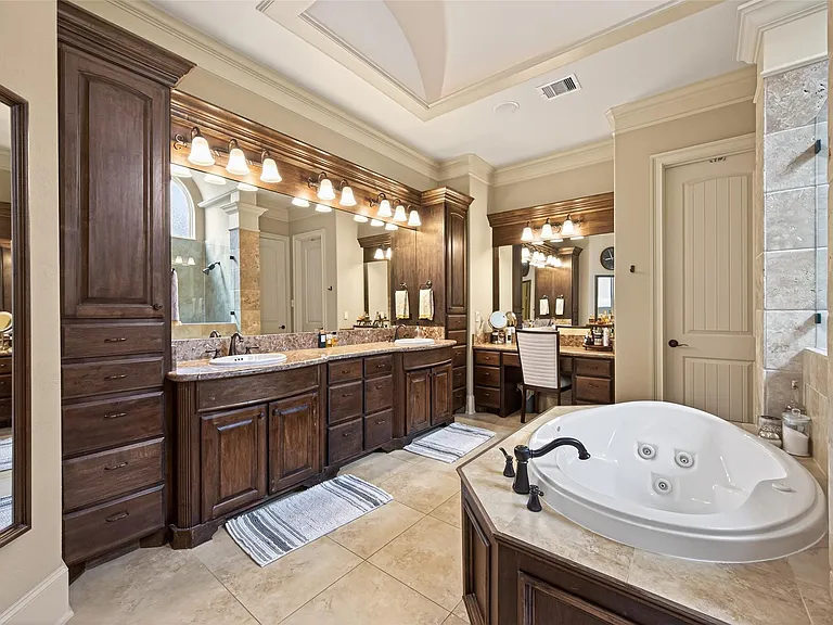 7414 Dayhill Dr — Photo 33
