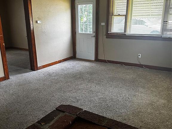 5th image of 520 Louis St