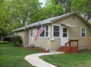 1725 SW Seabrook Ave, Topeka, KS 66604