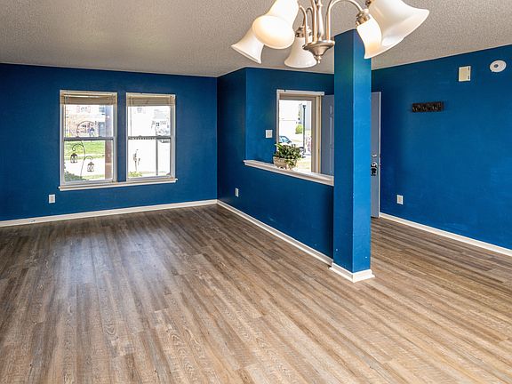 4th image of 717 Driftwood Cir