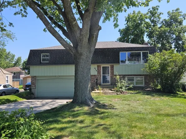414 Cedar St, Lake In The Hills, IL 60156