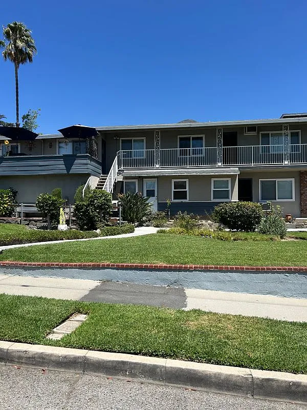 2 bed, 1.0 bath, 500 sqft, $2,300 — Photo 1