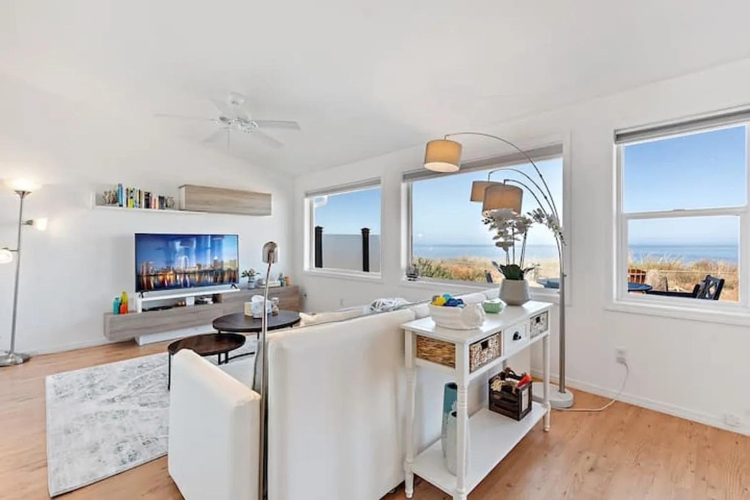 2 bed, 2.0 bath, $6,034 — Photo 2