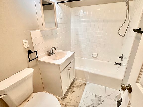 5th image of 4167 Terrace St #B