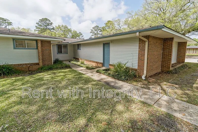 3 bed, 2.0 bath, 1300 sqft, $1,895 — Photo 4