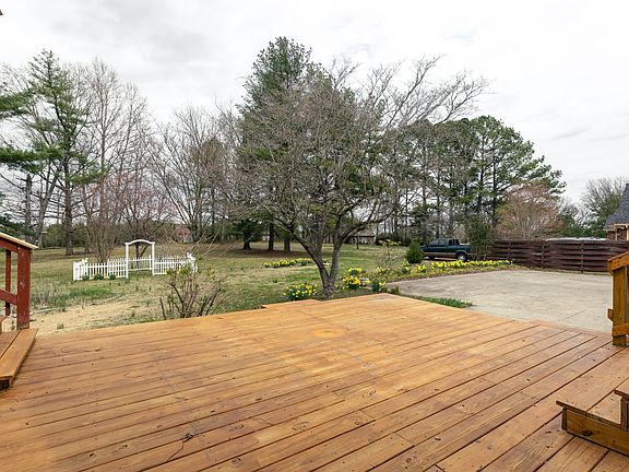 4th image of 670 Bay Point Dr