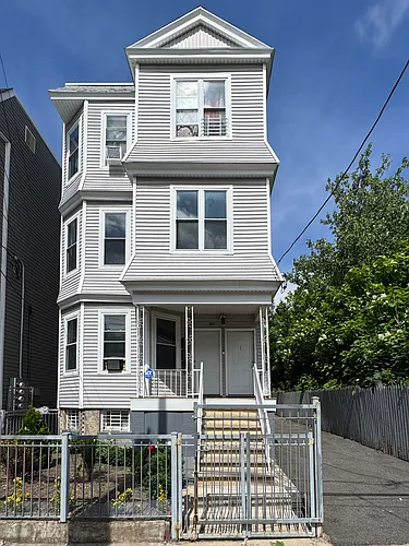 195 22nd St #2 Photo 1