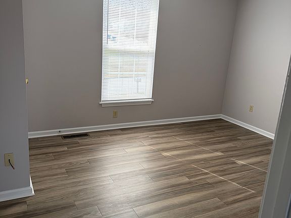 5th image of 147-149 Hartland Dr