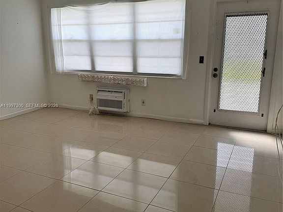 5th image of 162 Westbury #162-J