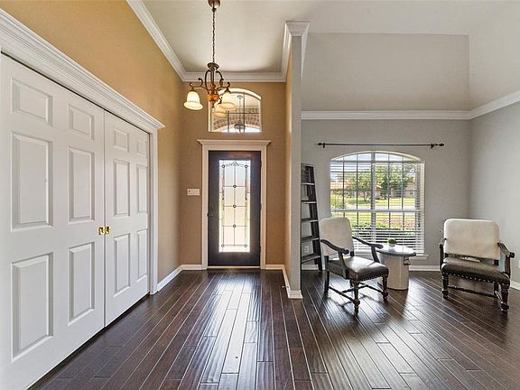 5th image of 3718 Woodcrest Dr