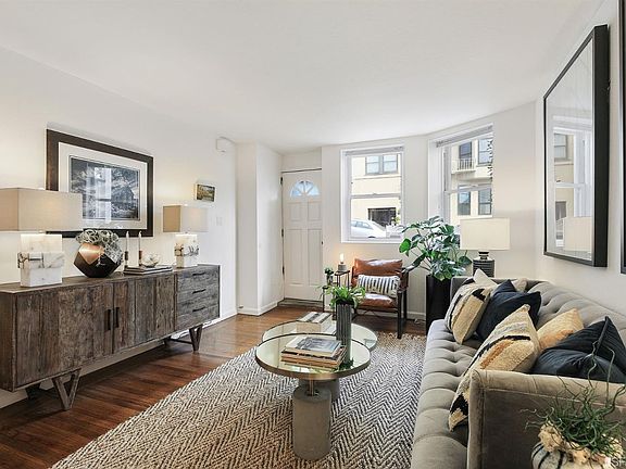 4th image of 216 Roanoke St