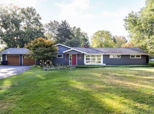 222 Greenwood Dr, East Aurora, NY 14052