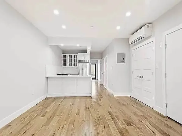 68 Somers Street image 1 of 11