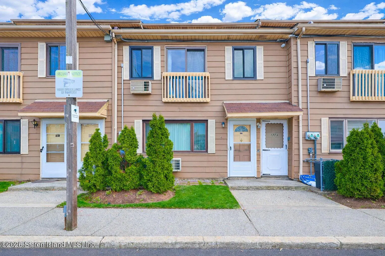 2 bed, 906 sqft, $2,700 — Photo 1