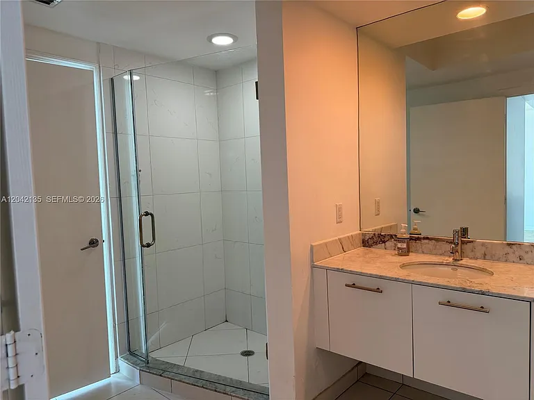55 SE 6th St #3900 — Photo 9