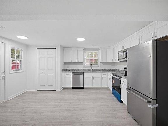 12th image of 341 N 5th St