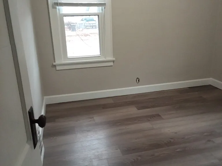 1112 Covert Ave — Photo 10