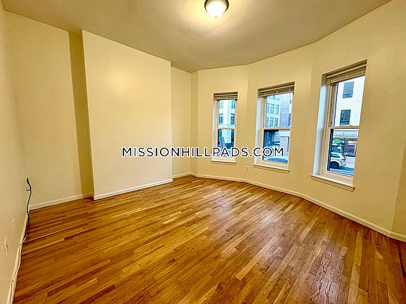 2nd image of 1460 Tremont St Ste 1