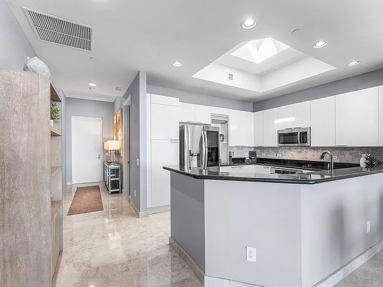 2640 Lake Shore Dr #2215 — Photo 10
