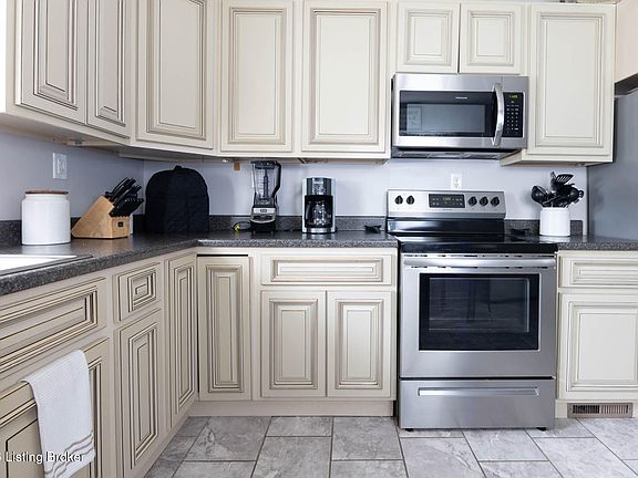 4th image of 2513 W Hill St