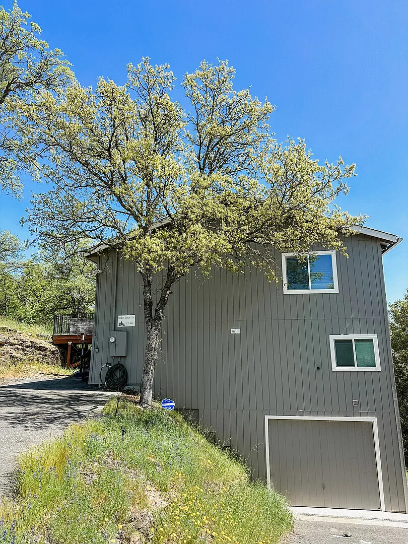 Modern 4BR/3BA Lakehouse - Private, Spacious - All Utilities Included — Photo 4