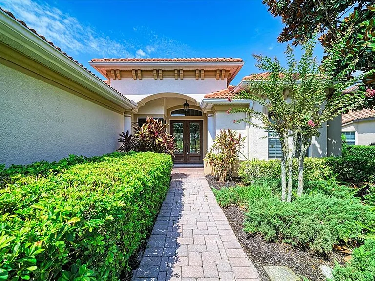 7022 Dominion Ln — Photo 2