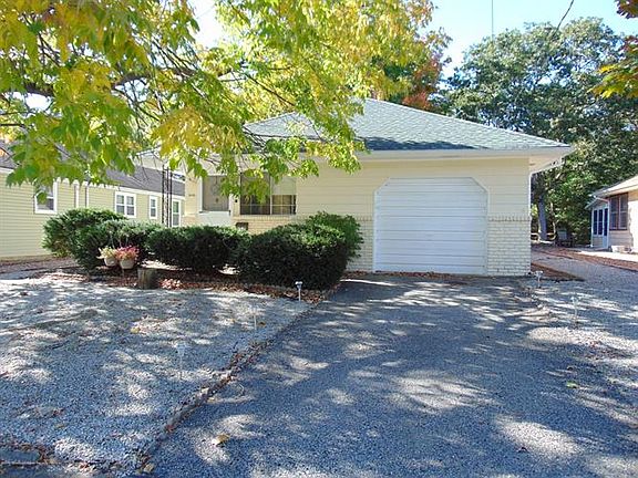 2nd image of 2160 Mount Hood Ln