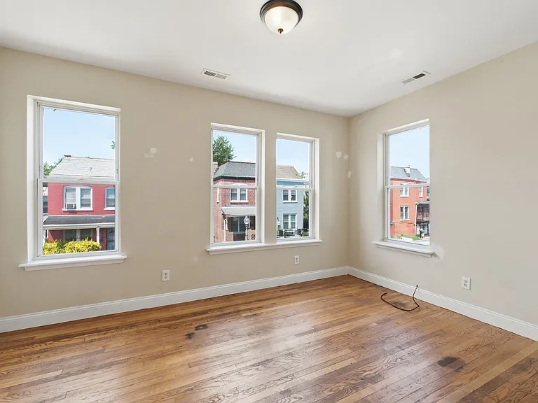 720 Gresham Pl NW — Photo 11