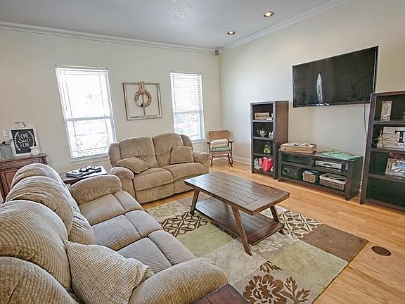 4th image of 1225 Dianna Pl