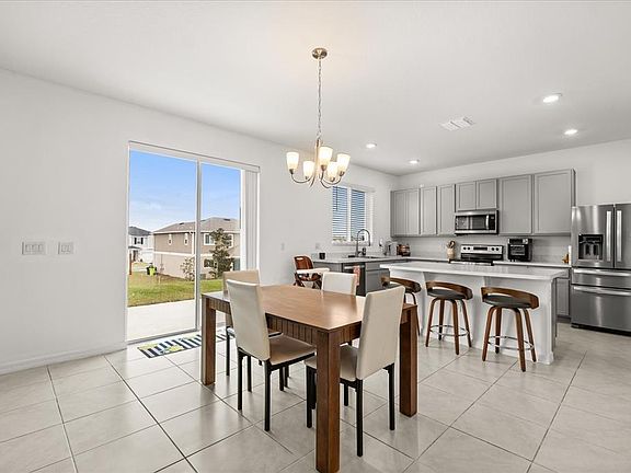 4th image of 1470 Geranium Dr
