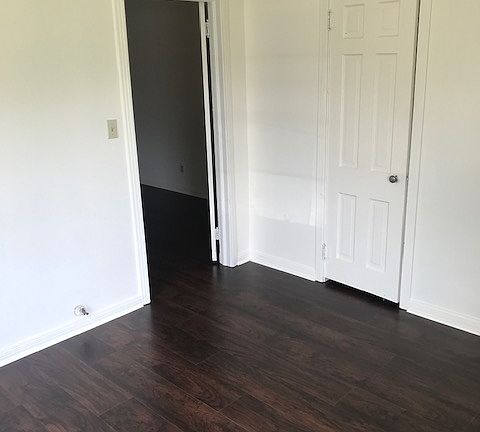 5th image of 212 W Vardeman Ave