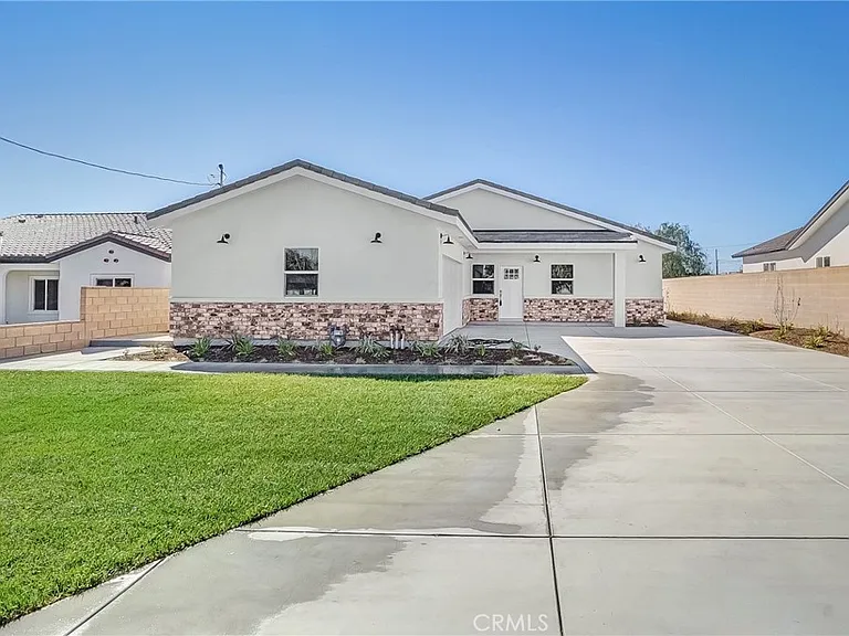 451 Hervey Ave — Photo 1
