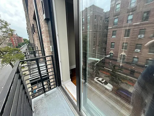 Rented by Tapiro Realty | media 11