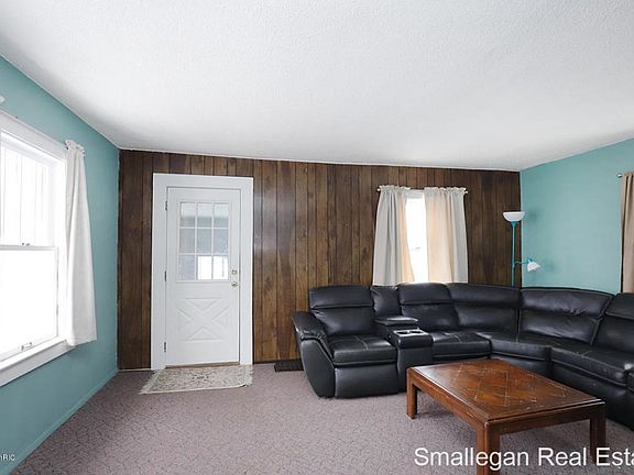 3375 Remembrance Rd NW: Living Room