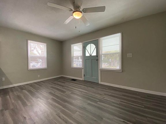 3rd image of 215 N Oleander Ave