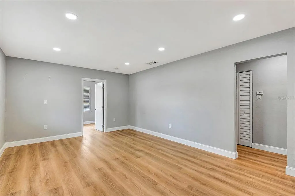3 bed, 1.0 bath, 944 sqft, $1,875 — Photo 4