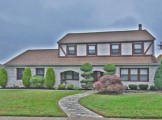 37 Summer Pl, Huntingdon Valley, PA 19006