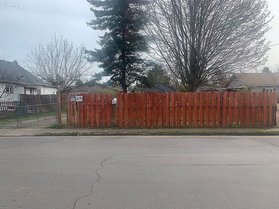 2nd image of 2070 Carleton Way NE