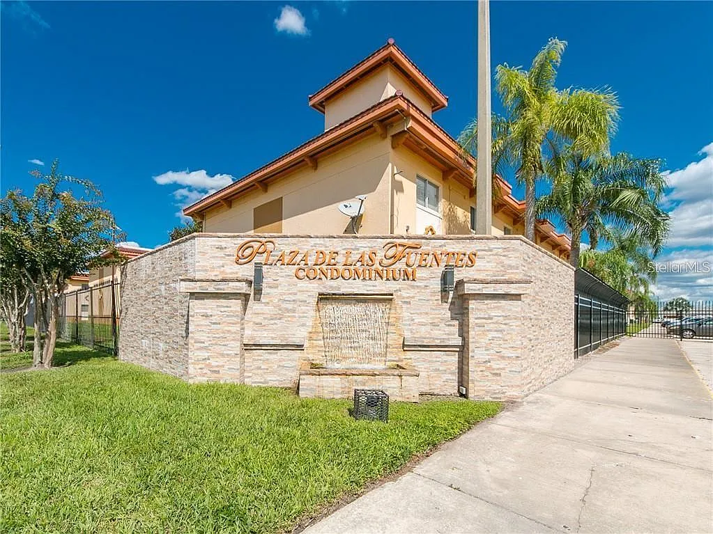 3 bed, 2.0 bath, 820 sqft, $1,600 — Photo 3
