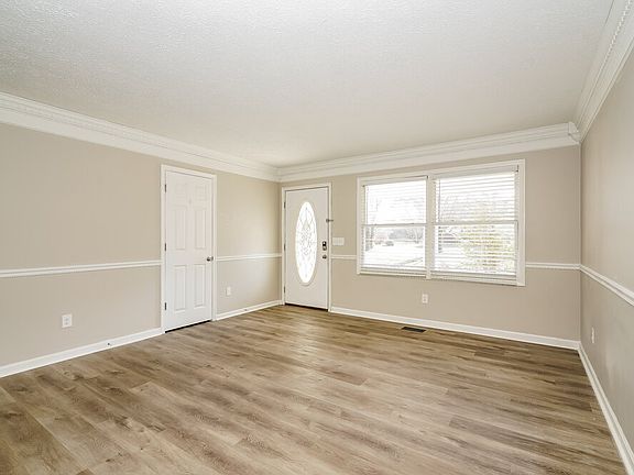 3rd image of 5112 Beechwood Rd