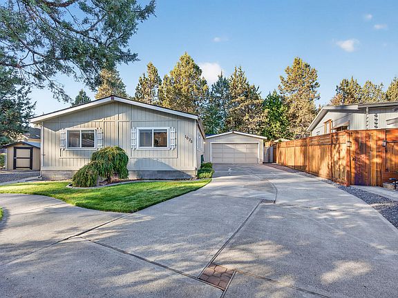 2nd image of 1075 SE Valleywood Pl
